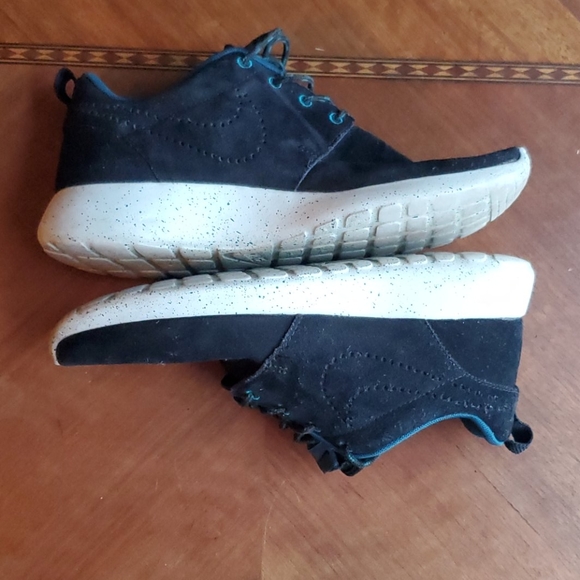 EUC Nike sneakers black suede size 7 - Picture 1 of 4